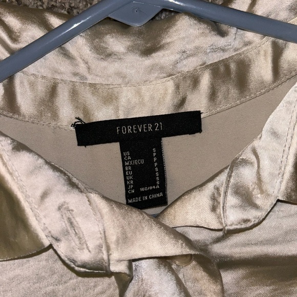 Cropped Button-Up Tee - Picture 3 of 4